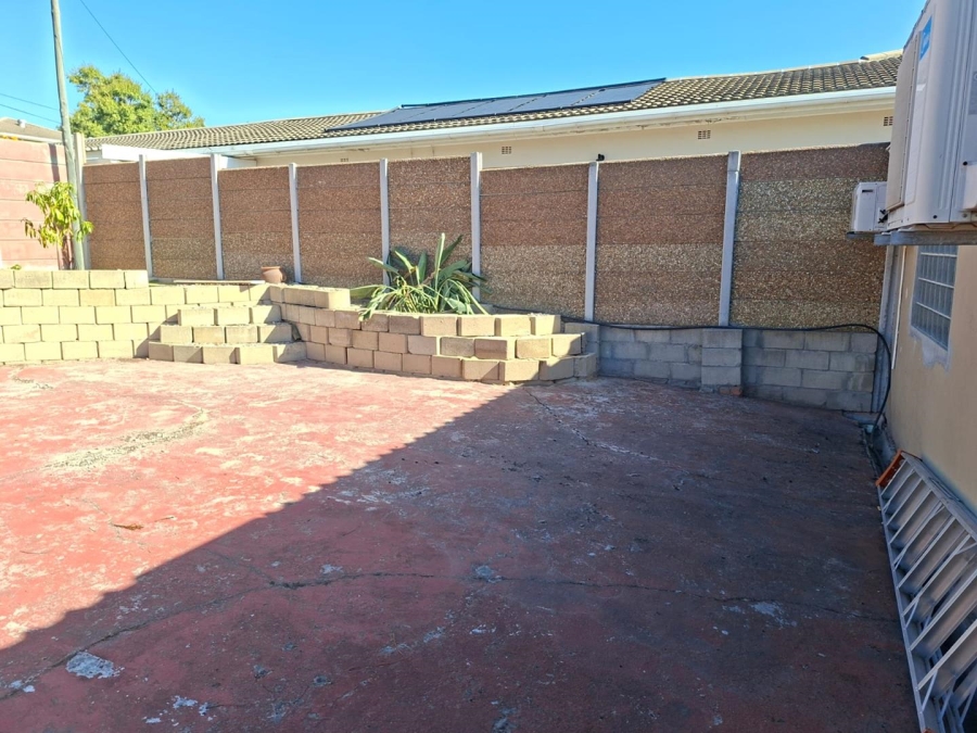 5 Bedroom Property for Sale in Protea Heights Western Cape